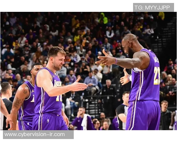 热火与湖人对决莫里斯表现抢眼引发球迷热议