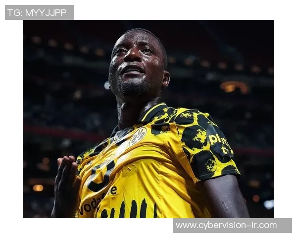 莱万欧冠表现抢眼10场打入12球射手榜领跑金靴稳了